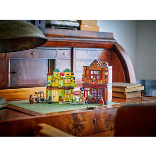 LEGO Harry Potter Zwik &amp; Zwachtels Zwerkbalpaleis En Ijssalon