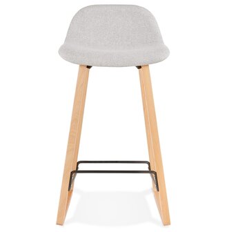 Halfhoge Scandinavische barkruk &lsquo;BALTIK MINI&#039; in lichtgrijze stof