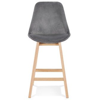 Halfhoge kruk &#039;MORISS MINI&#039; in fluweel grijs met poten in natuurlijk hout