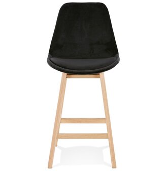 Halfhoge kruk &#039;MORISS MINI&#039; in fluweel zwart met poten in natuurlijk hout