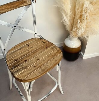 Halfhoge, houten barkruk met verweerd notenhouteffect &#039;COTTAGE MINI&#039;