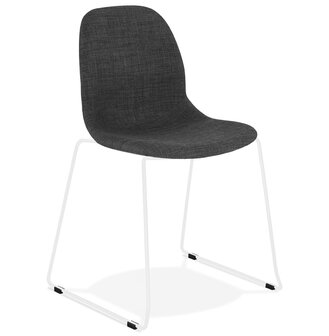 Designstoel &#039;DISTRIKT&#039; in donkergrijze stof met benen in wit metaal