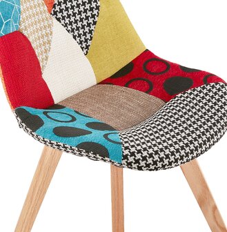 Designstoel &#039;PATCHY&#039; in stof met patchworkstijl