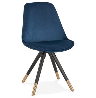 Design stoel &#039;HAMILTON&#039; in blauw fluweel en poten in zwart hout
