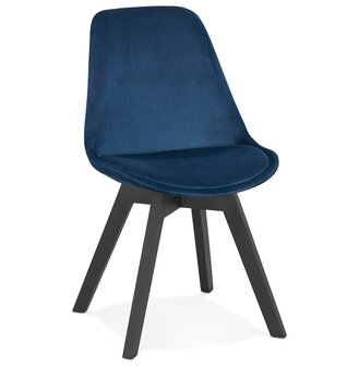 Stoel in blauw fluweel &#039;JOE&#039; met structuur in zwart hout