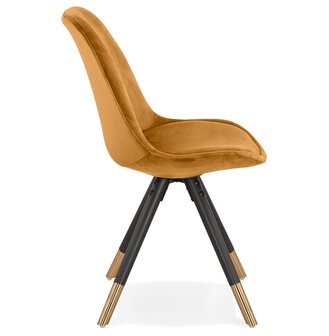 Design stoel &#039;HAMILTON&#039; in mosterd fluweel en poten in zwart hout