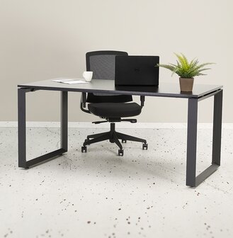 Rechte design bureau &#039;BAKUS&#039; met notenhouten afwerking en zwart metaal - 160x80 cm