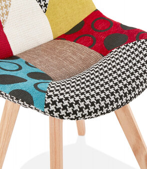 Designstoel &#039;PATCHY&#039; in stof met patchworkstijl