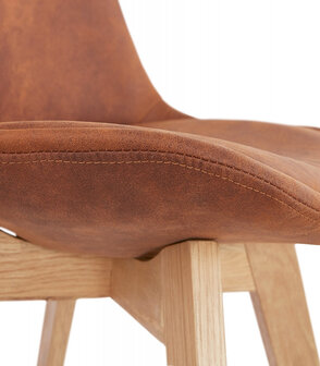 Stoel in bruine microfiber &#039;AXEL&#039; met poten in hout met natuurlijke afwerking