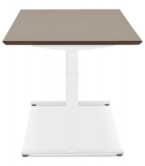 Witte elektrische zit/sta-bureau &#039;BIONIK&#039; met blad in notenhouten afwerking - 180x90 cm