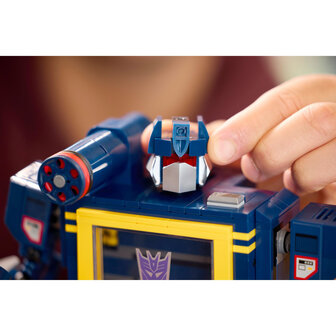 LEGO Icons Transformers: Soundwave
