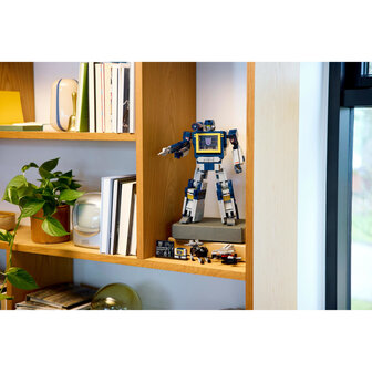 LEGO Icons Transformers: Soundwave