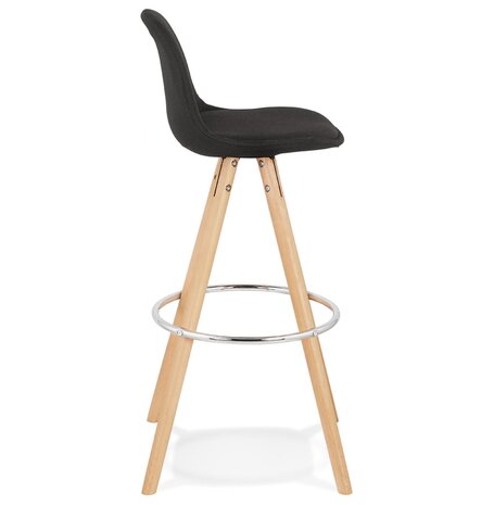 Design 'DANI' barkruk van zwarte stof en natuurlijke houten poten