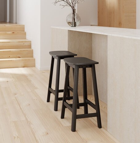 Design barkruk 'DUMAS' van zwart hout