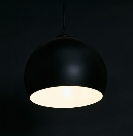 Zwarte bolvormige design hanglamp 'DOUGLAS'