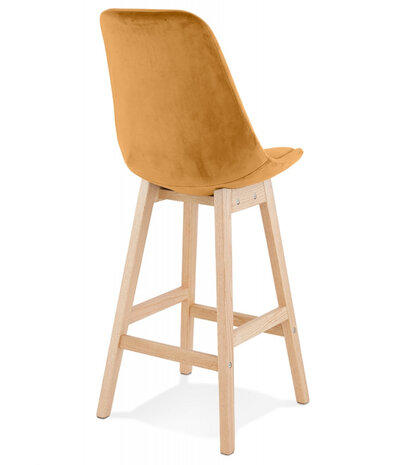 Halfhoge kruk 'MORISS MINI' in mosterd fluweel met poten in natuurlijk hout